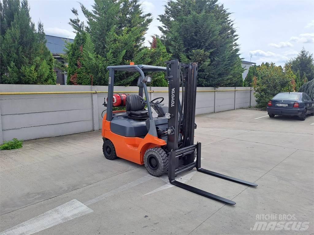 Toyota 7FGF15 Plinski viličarji