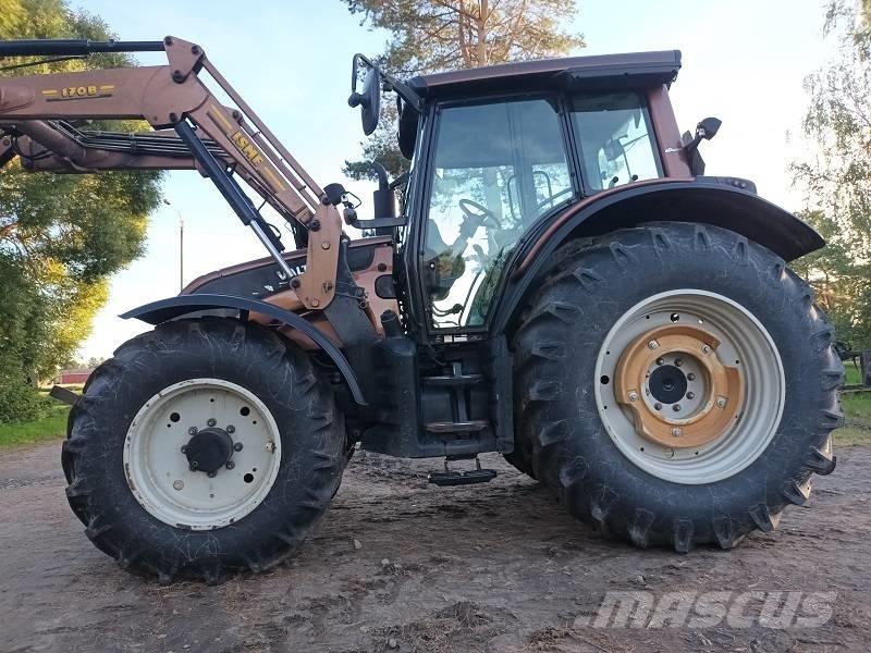 Valtra N 141 Traktorji