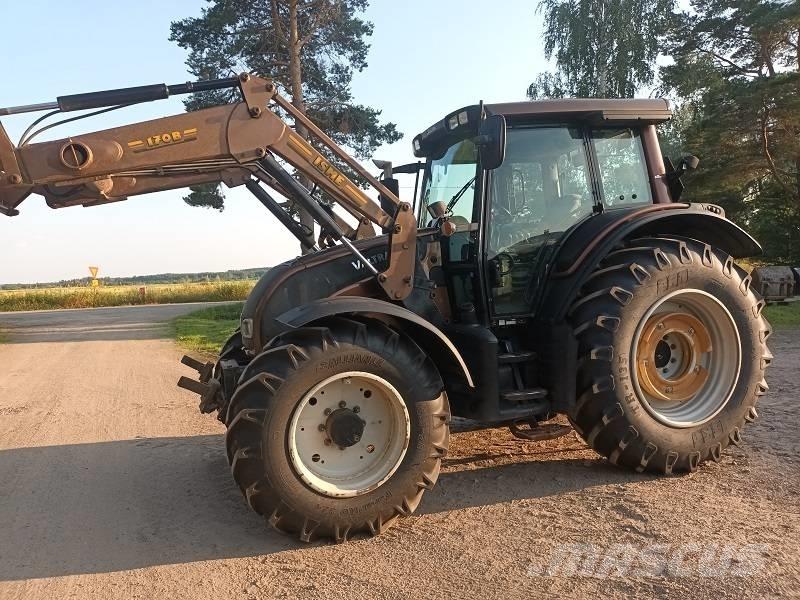 Valtra N 141 Traktorji