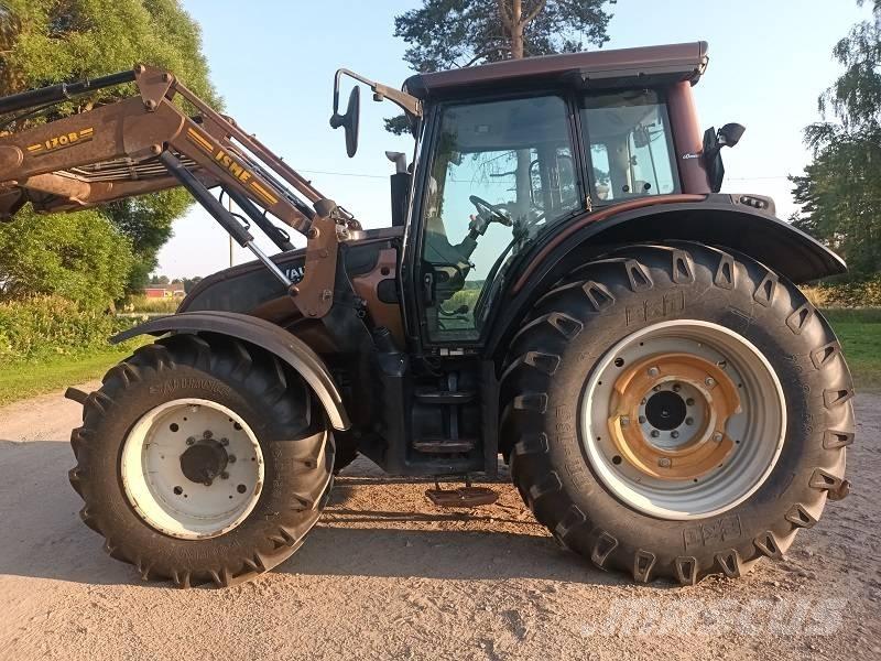 Valtra N 141 Traktorji