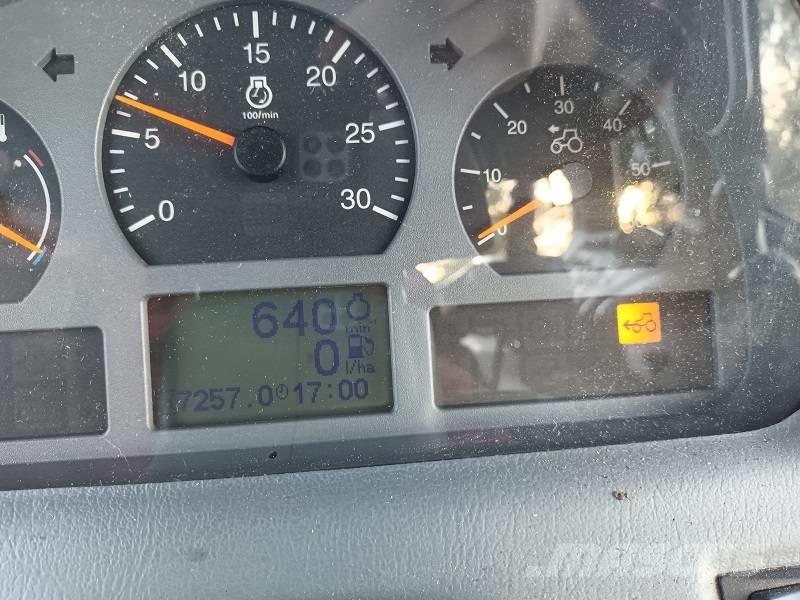 Valtra N 141 Traktorji