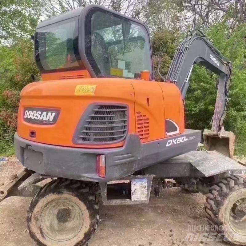 Doosan DX60W Bagri na kolesih