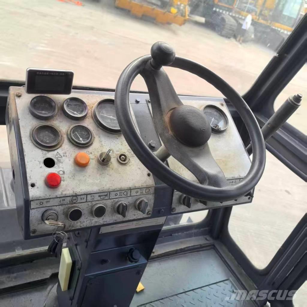 Dynapac CC211 Dvojni valjarji