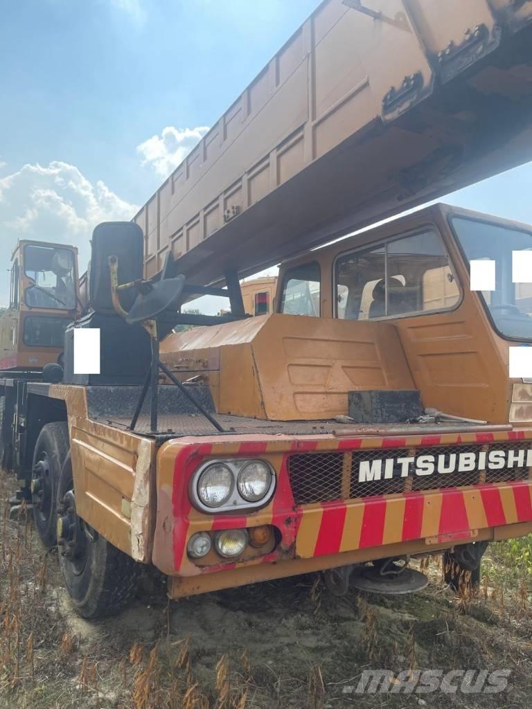 Hyundai HC 50 Dvigala na gosenicah