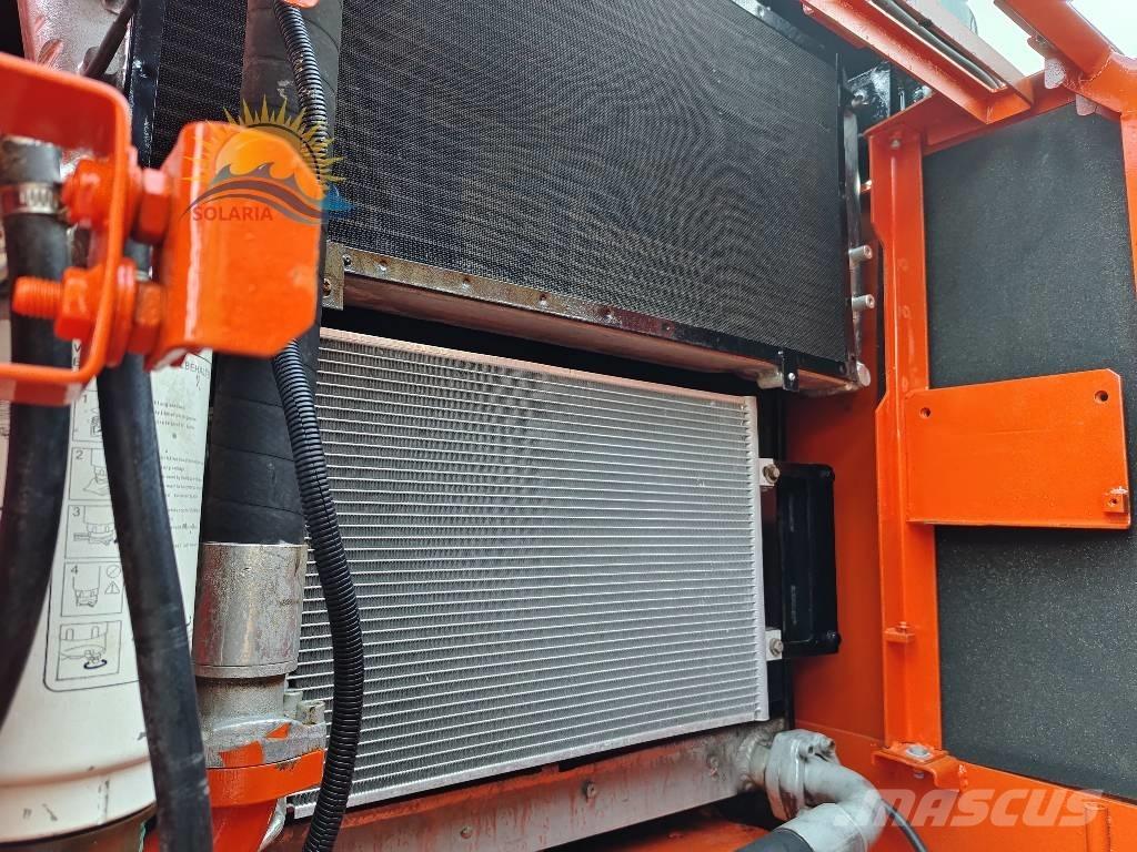 Doosan DX 300 LC Bagri goseničarji