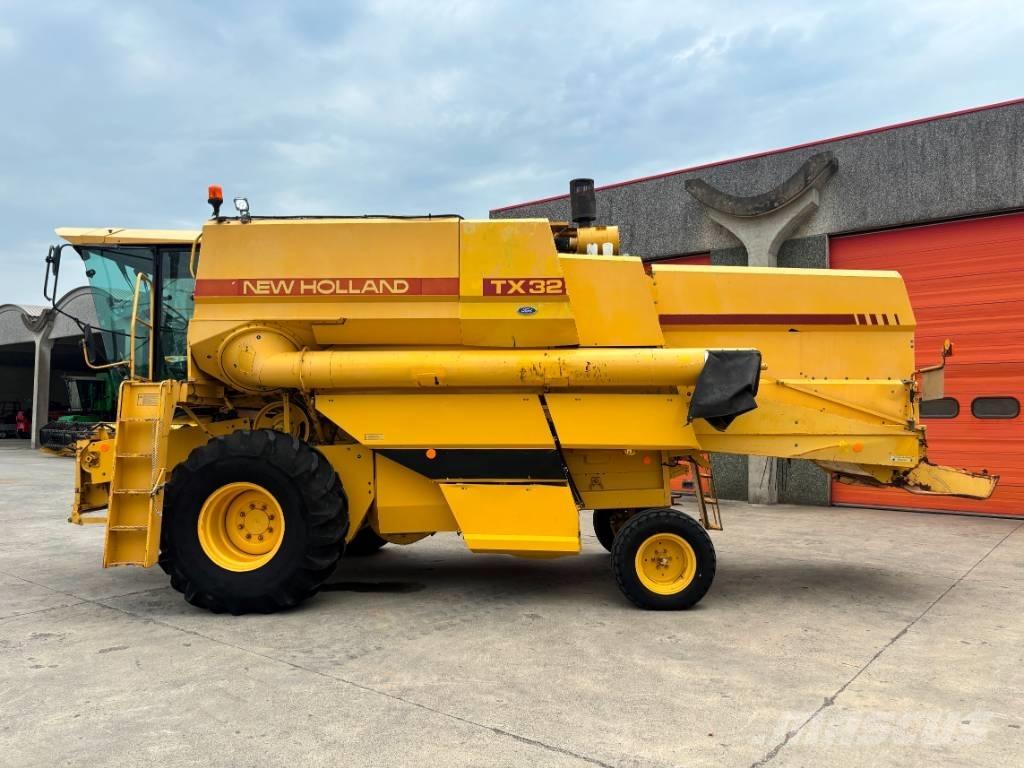 New Holland TX 32 Kombajni