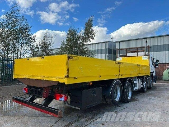 Scania P 320 Tovornjaki s kesonom/platojem