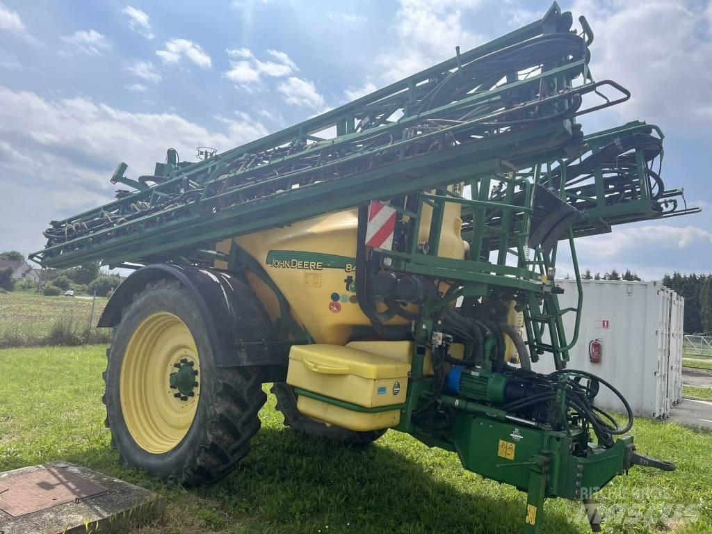 John Deere 840 i Vlečne škropilnice