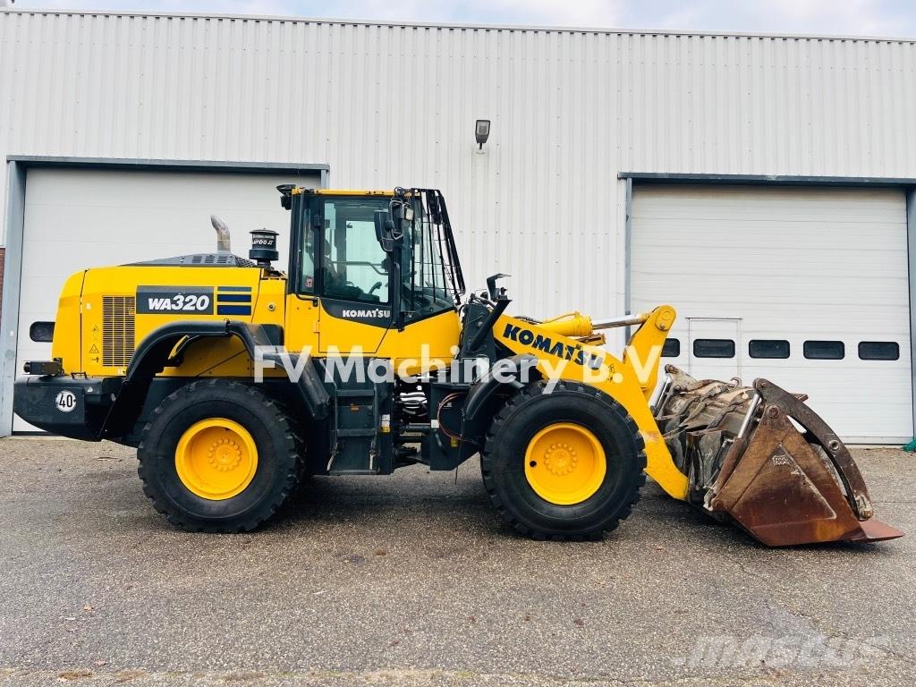 Komatsu WA320 Kolesni nakladalci
