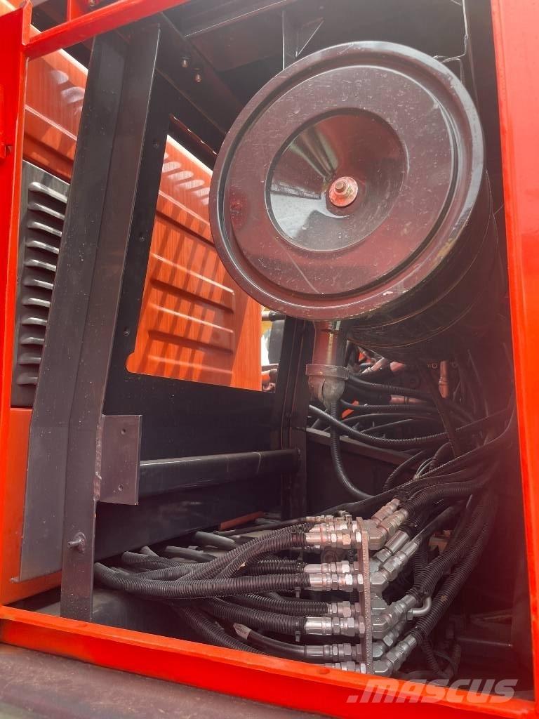 Doosan DX225LCA Bagri goseničarji