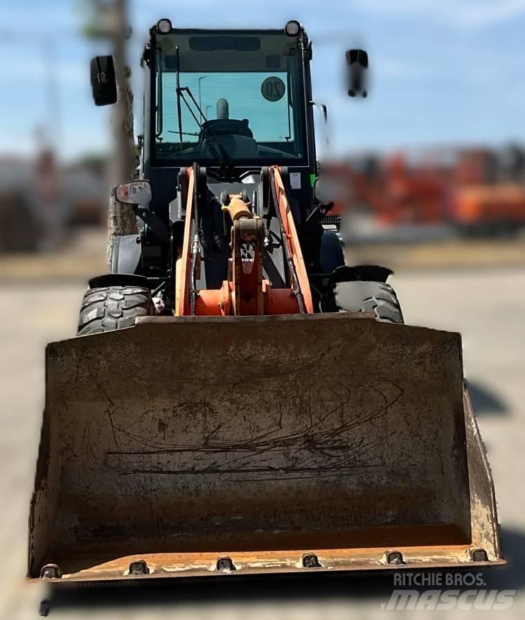 Komatsu WA 80-6 Kolesni nakladalci