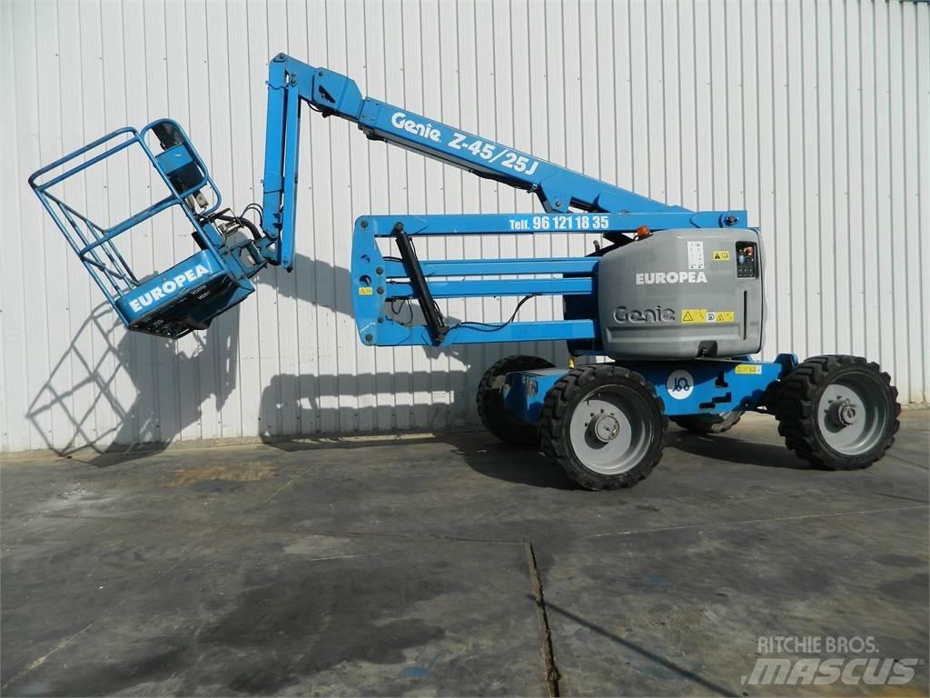 Genie Z45 25J Zglobne dvižne ploščadi