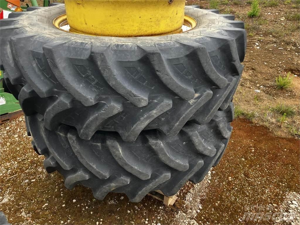Petlas 480/70R34 Gume, kolesa in platišča