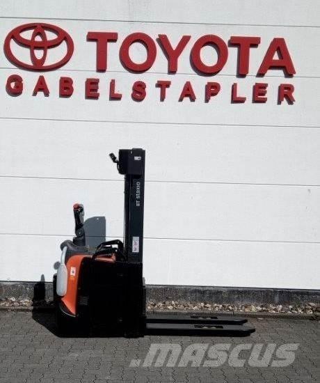 Toyota SPE140L Samopogonski ročni viličarji