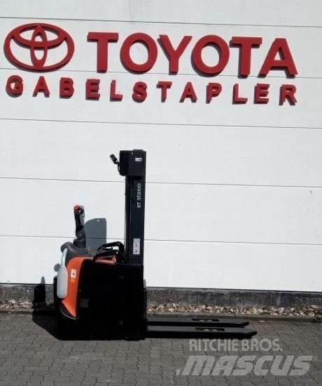 Toyota SPE140L Ročni električni viličar