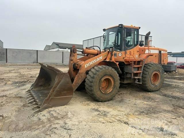 Doosan DL 300 Kolesni nakladalci