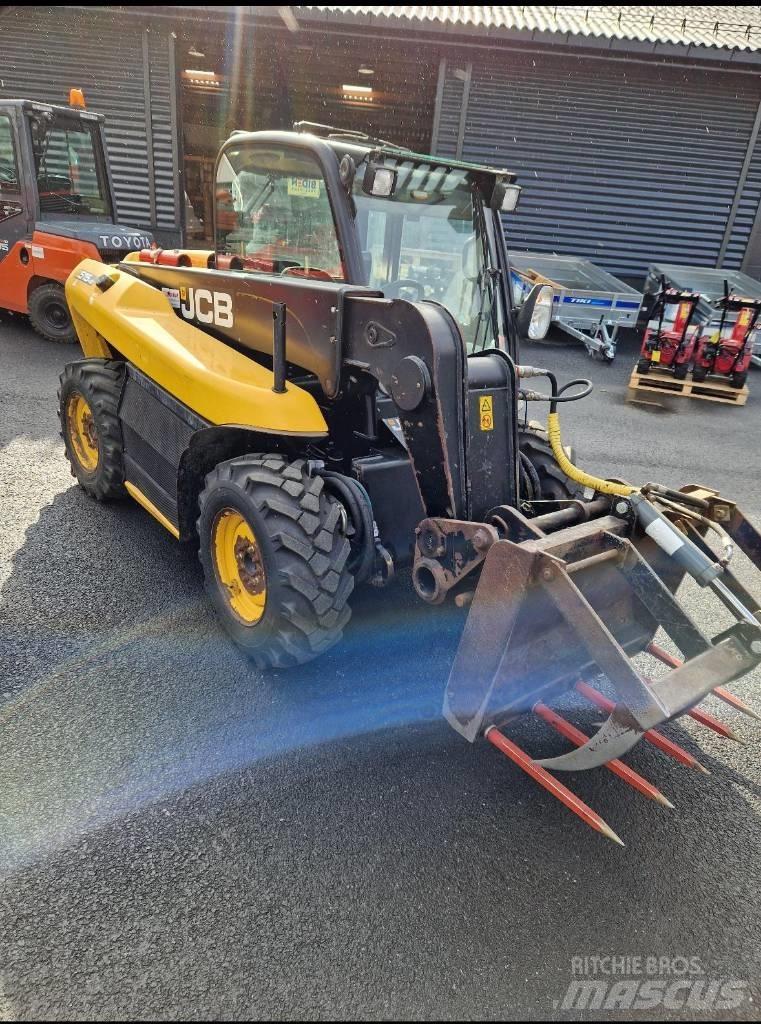 JCB 515-40 Kmetijski teleskopski nakladalci