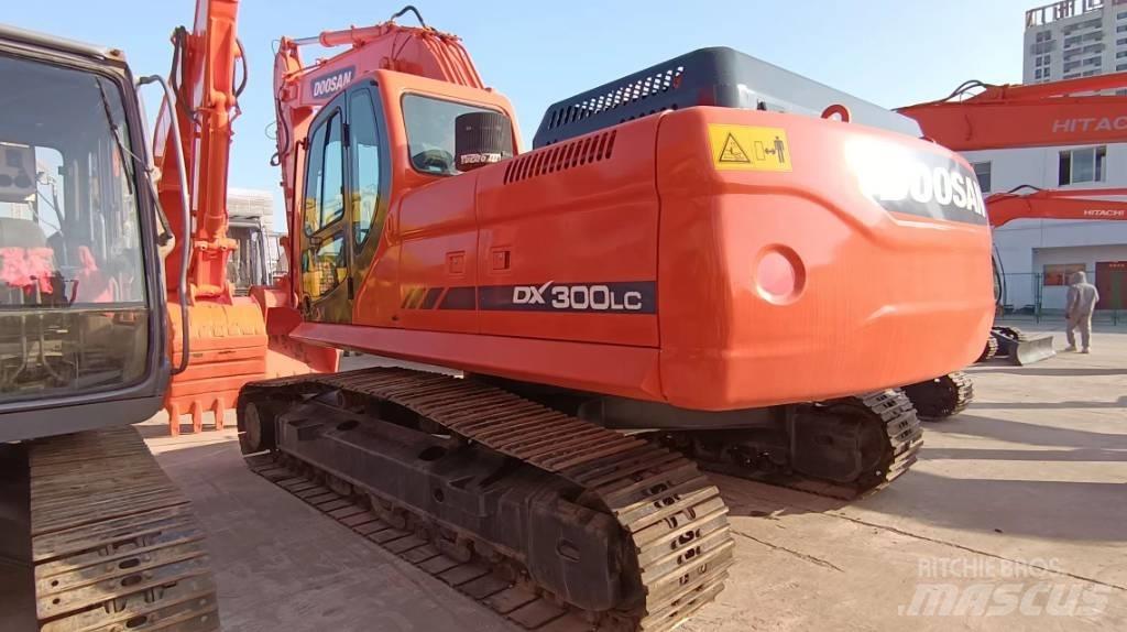 Doosan DX 300 LC Bagri goseničarji