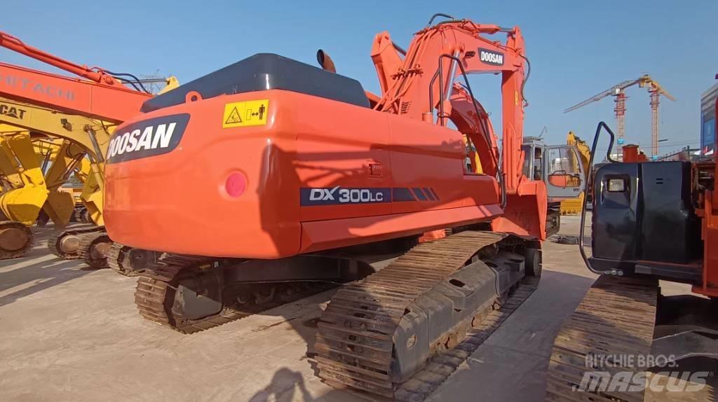 Doosan DX 300 LC Bagri goseničarji