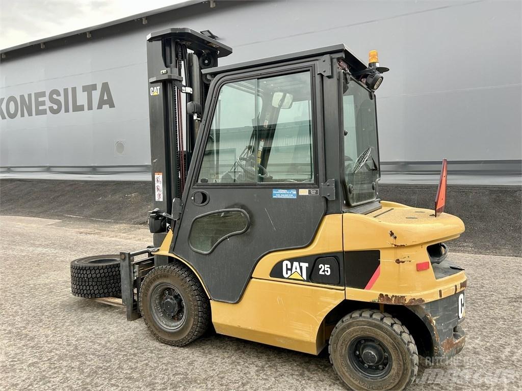 CAT DP 25 NT Dizelski viličarji