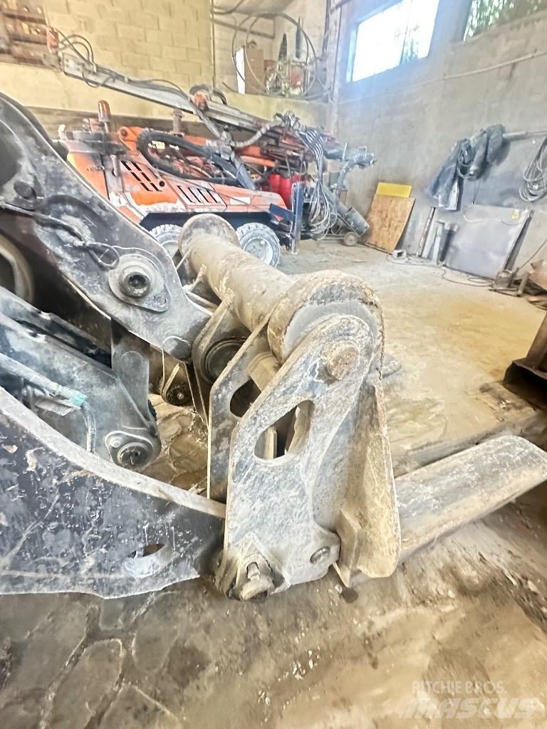 Volvo L 220 E Kolesni nakladalci