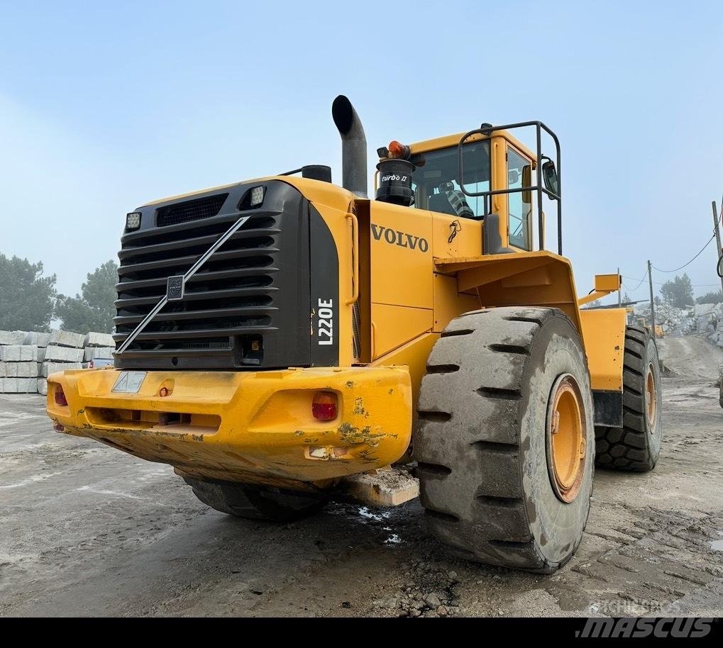 Volvo L 220 E Kolesni nakladalci