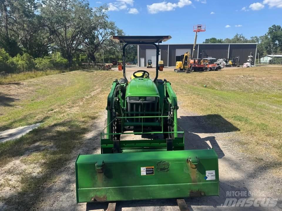 John Deere 3038 E Traktorji