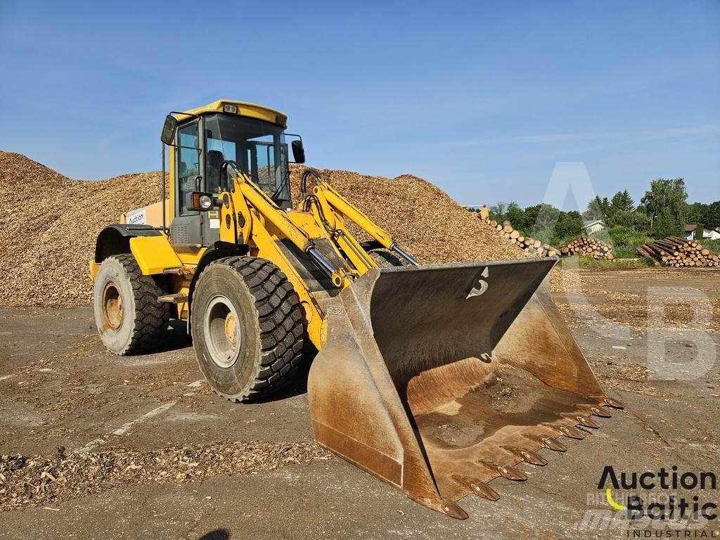 JCB 426 HT Kolesni nakladalci