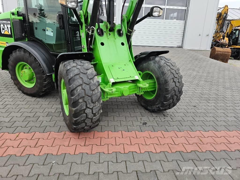 CAT 906 M Kolesni nakladalci