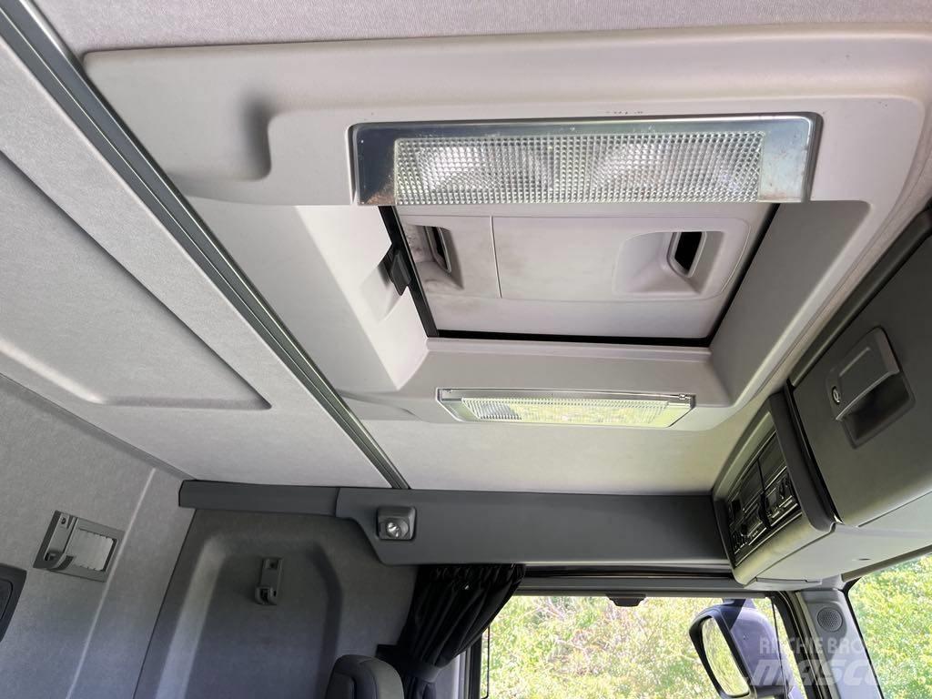 Renault Kerax 6x4 Paletna dvigala