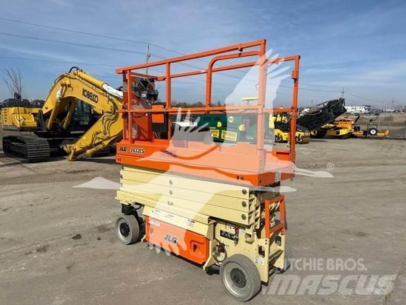 JLG 2632ES Škarjaste dvižne ploščadi