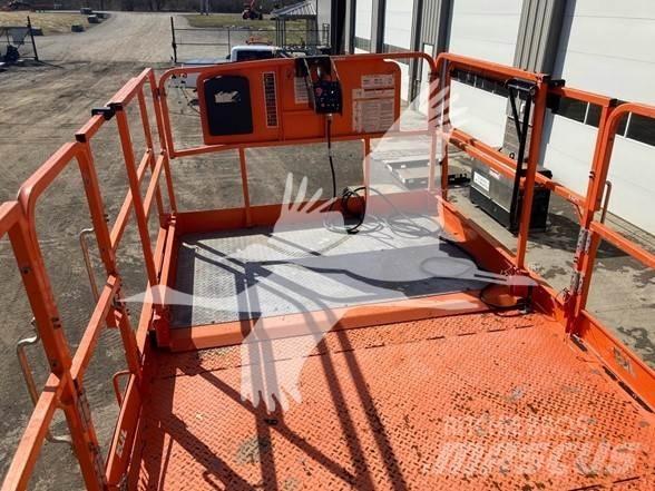 JLG 430LRT Škarjaste dvižne ploščadi