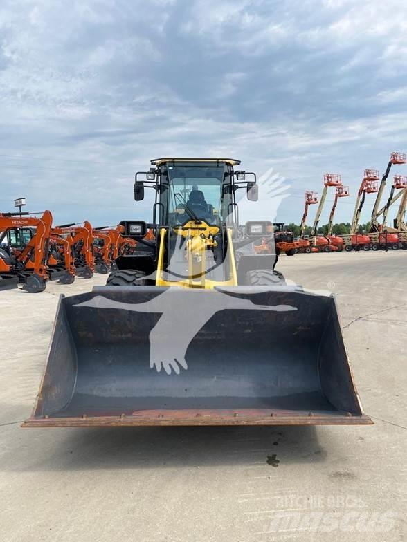 Komatsu WA270 Kolesni nakladalci