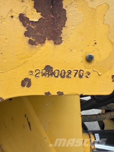 CAT 938 F Kolesni nakladalci