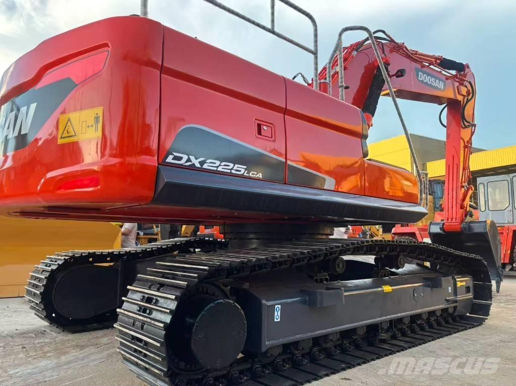 Doosan DX 225 LC Bagri goseničarji