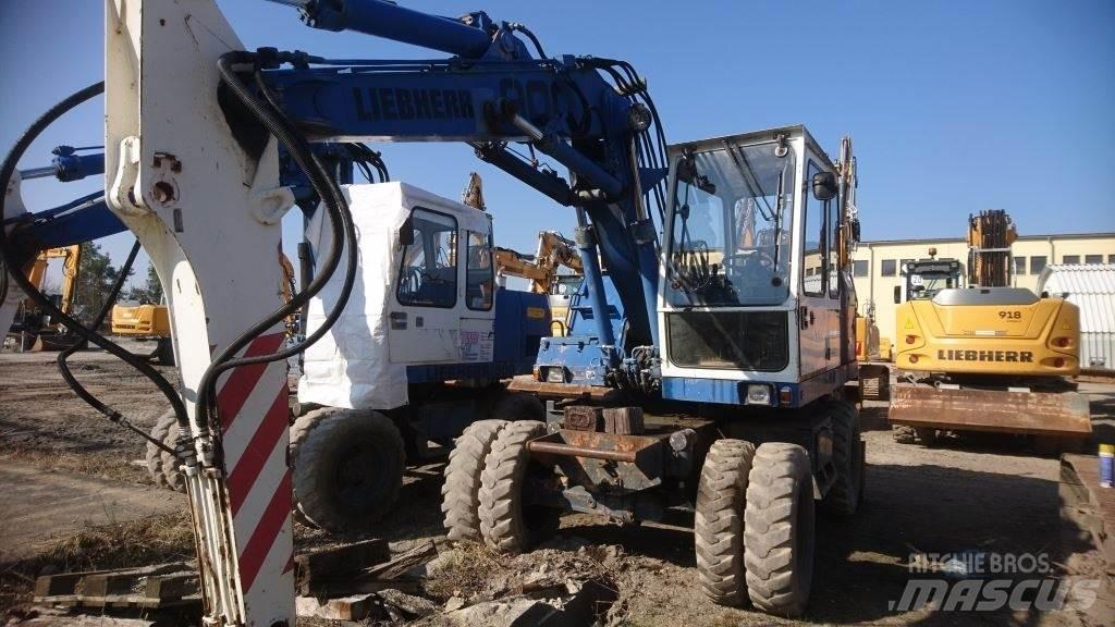 Liebherr A900 Bagri na kolesih