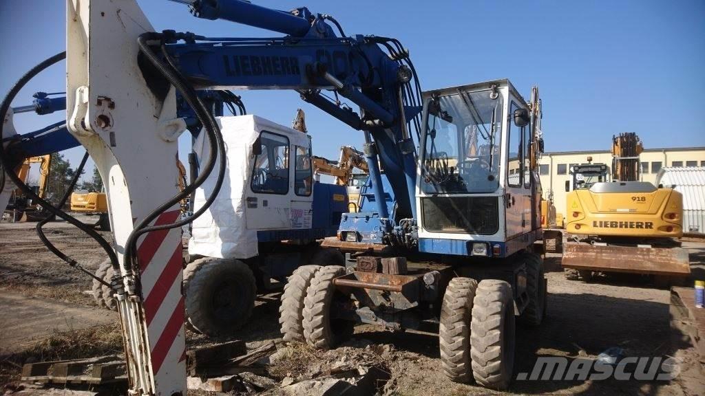 Liebherr A900 Bagri na kolesih