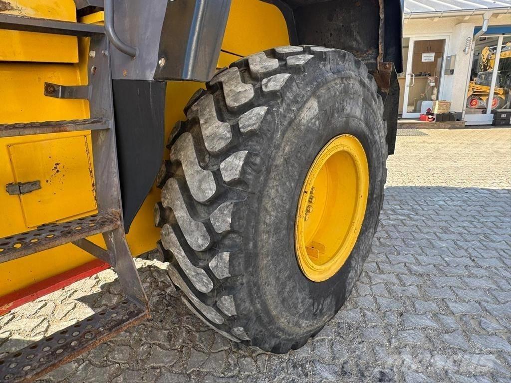 Komatsu WA 320-3H Kolesni nakladalci