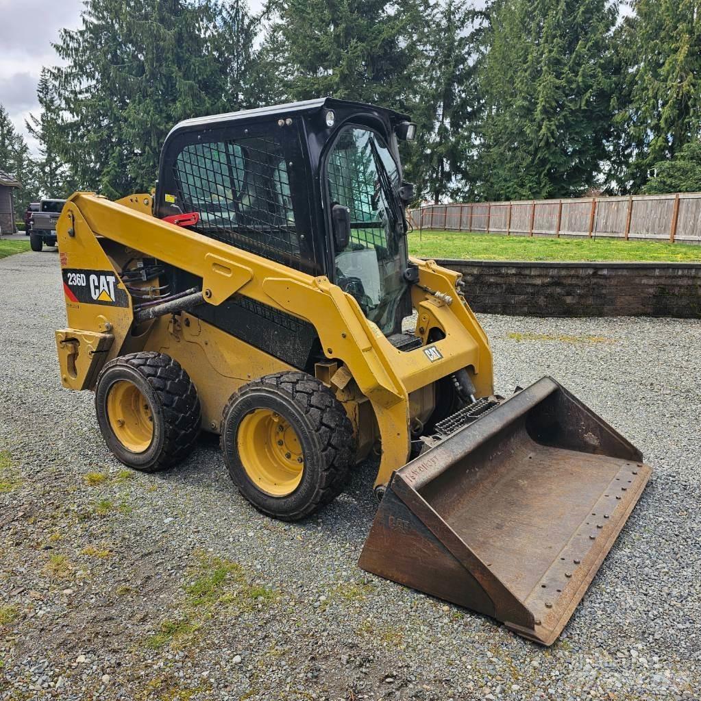 CAT 236D Skid steer mini nakladalci