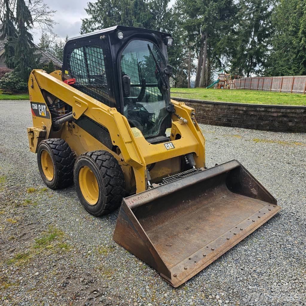 CAT 236D Skid steer mini nakladalci