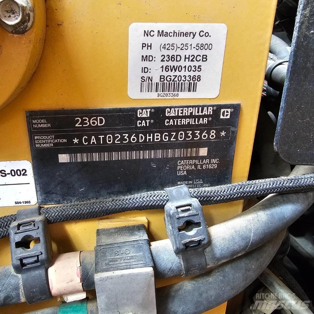 CAT 236D Skid steer mini nakladalci