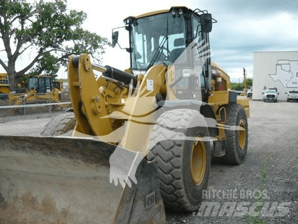 CAT 938M Kolesni nakladalci