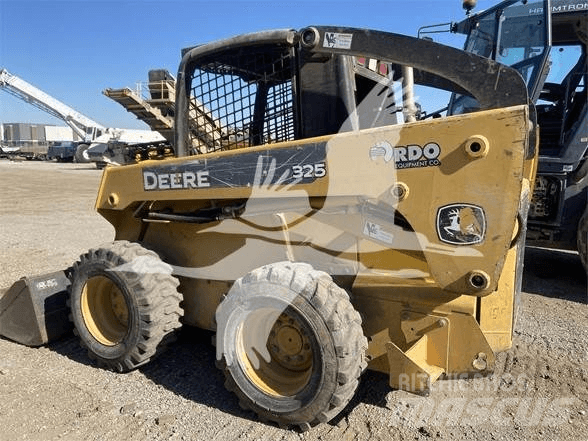 John Deere 325 Skid steer mini nakladalci