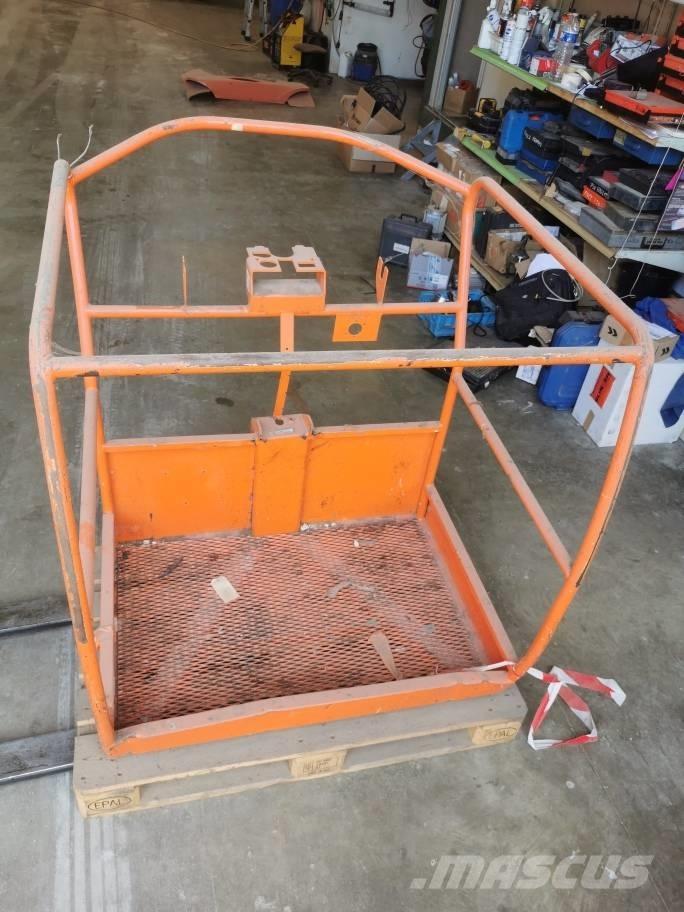 JLG Toucan 10 E Boom in dipper roke