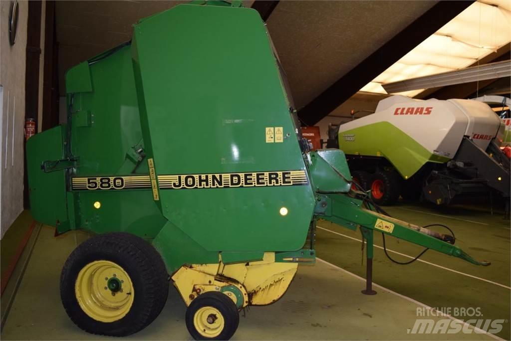 John Deere 580 Balirke (okrogle bale)