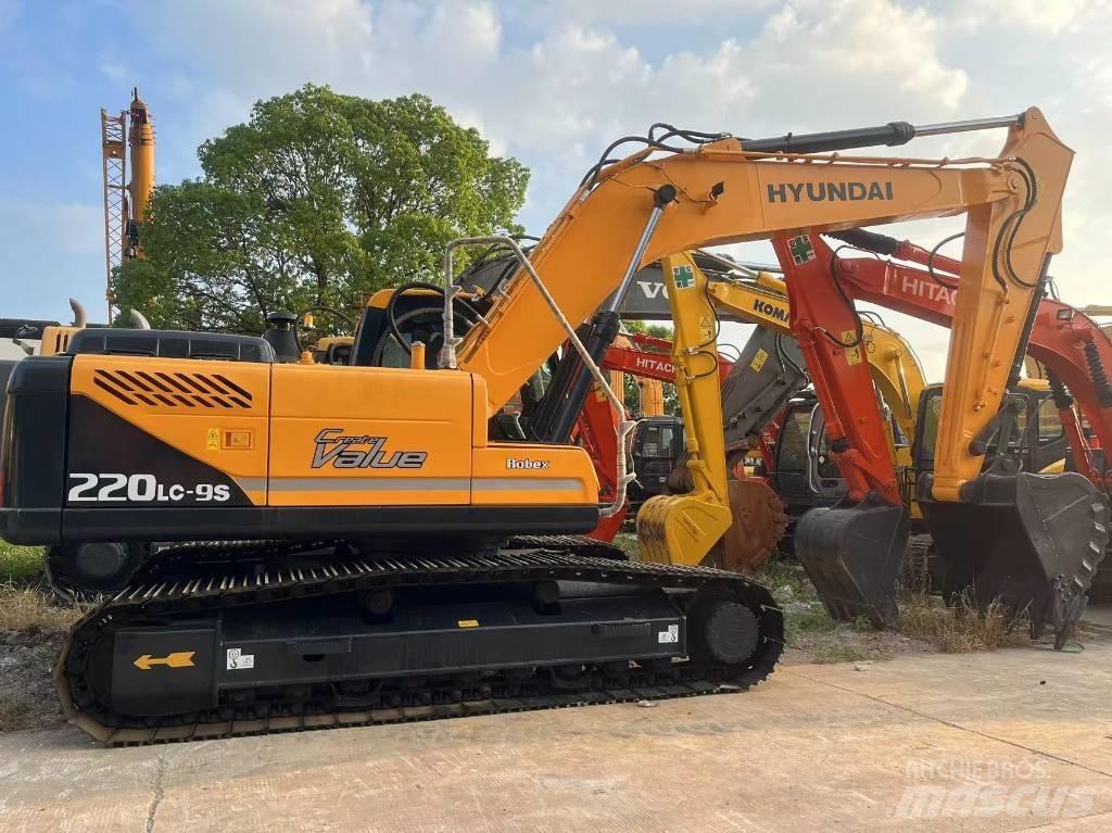 Hyundai R220LC-9S Bagri na kolesih