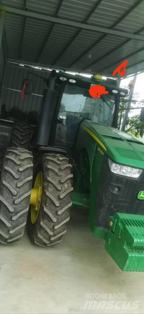 John Deere 8R·3204 Traktorji