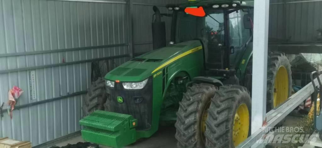John Deere 8R·3204 Traktorji