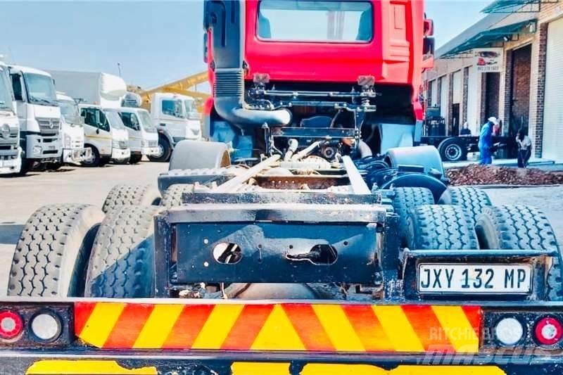UD CGE 370 8x4 Drugi tovornjaki