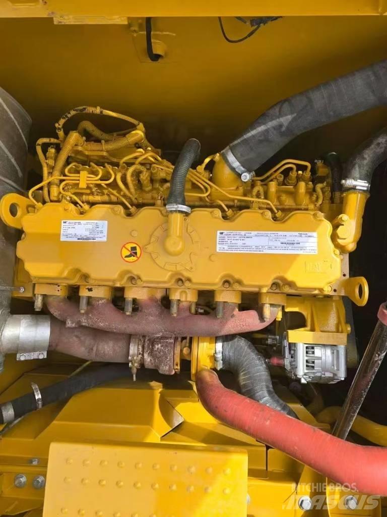 CAT 320 Bagri goseničarji